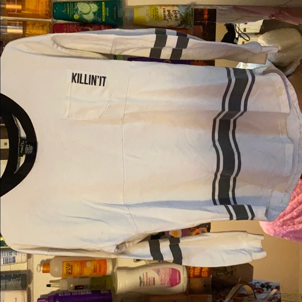 Black and white KILLIN IT shirt